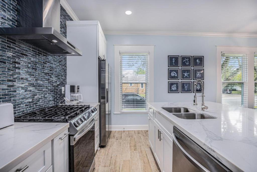 Luxury Designer Villa By The Beach Bright Beautiful Brand New Galveston Exteriér fotografie